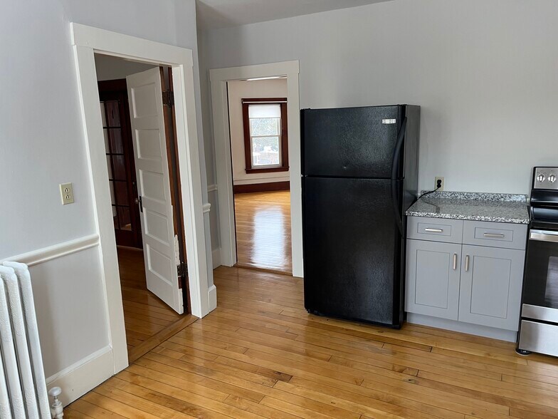 Building Photo - 48 Seaver St