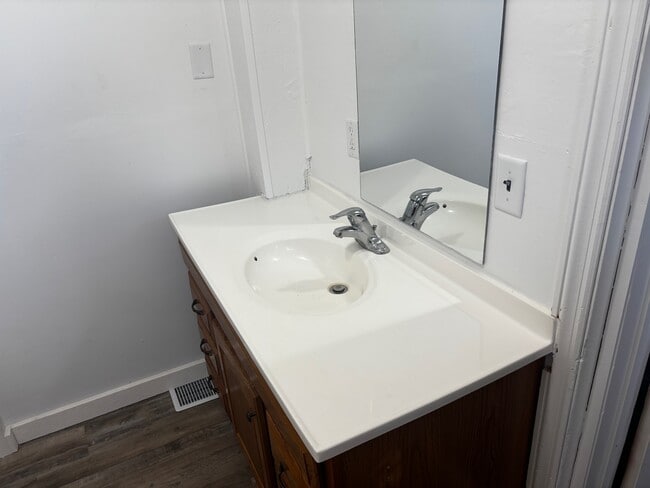 Building Photo - 26 Annapolis Ave