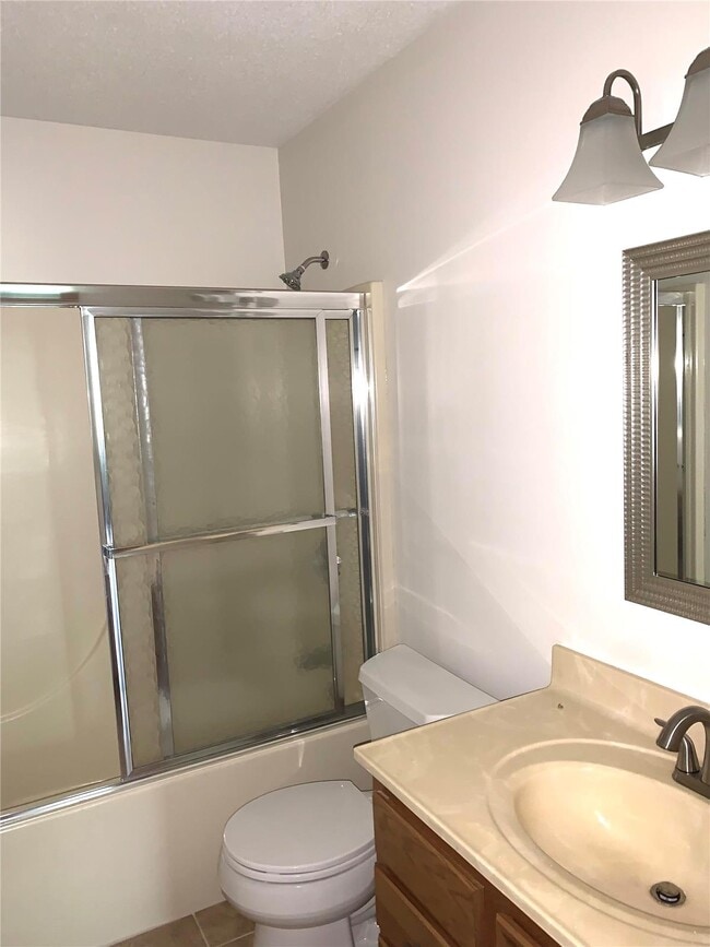 Building Photo - 117 Twin Oaks Dr