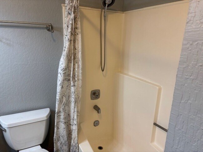 Building Photo - One bedroom condo