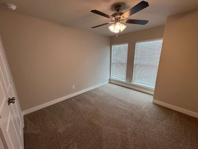 Building Photo - Stunning Three Bedroom In Bell Farms!