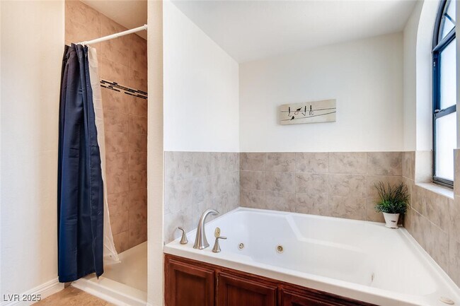 Building Photo - 8129 Spur Ct