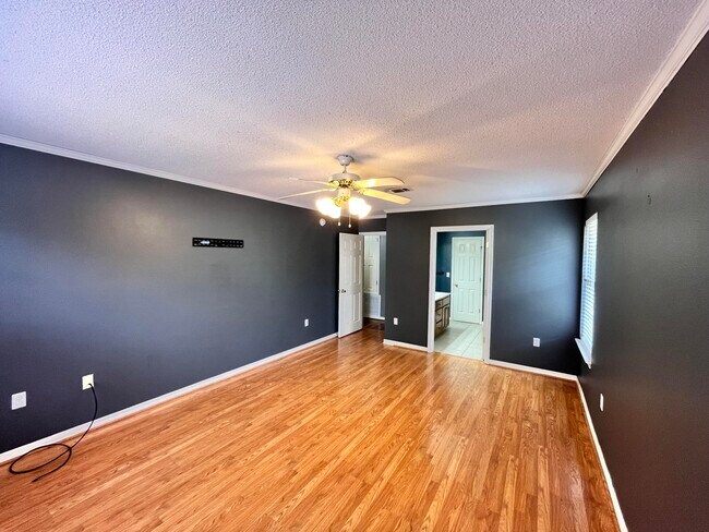 Building Photo - 431 Pristine Water Ln