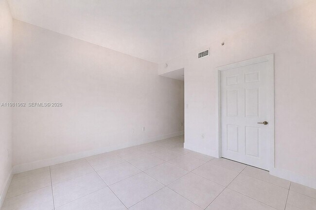 Building Photo - 519 SW 5th Ave