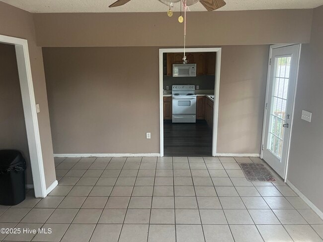 Building Photo - 106 Hawthorne Dr