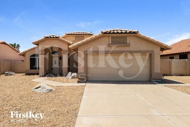 Primary Photo - 12229 W Windsor Ave