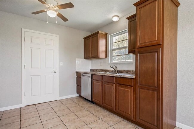 Building Photo - 520 Dewberry Ln