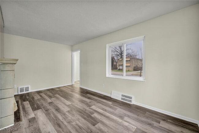 Building Photo - 766 E 232nd St