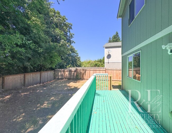 Building Photo - 2090 NE Green Glen Ln