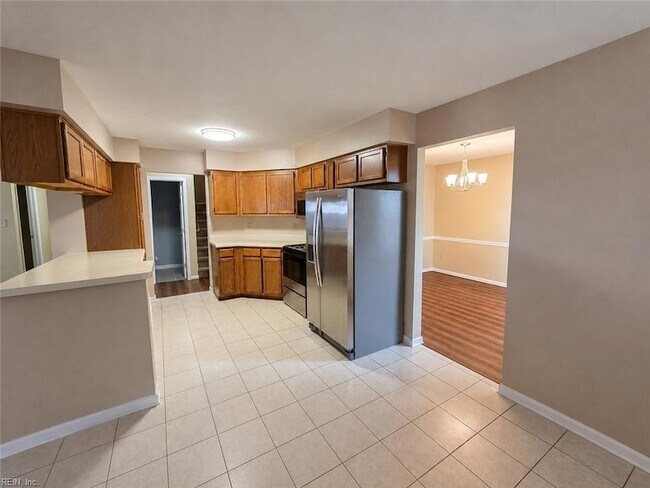 Building Photo - 1460 Berkshire Dr