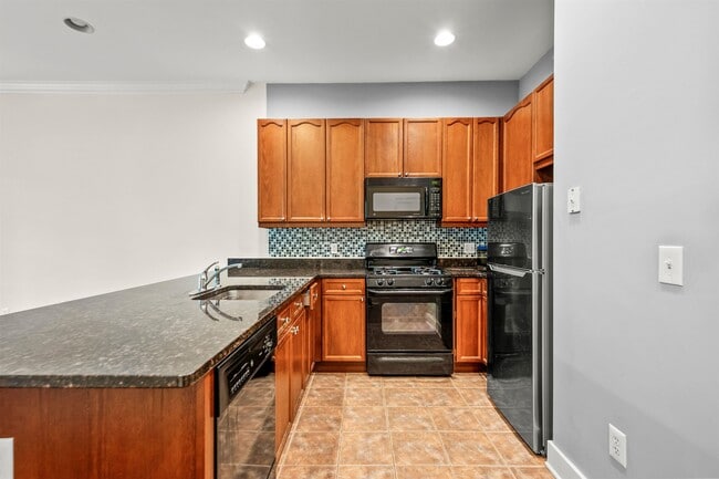 Building Photo - 61 Grand St