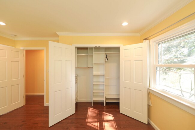 Building Photo - 20 Buckland Dr