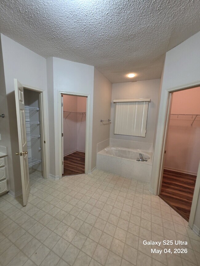 Building Photo - 4608 Scarlet Dr E