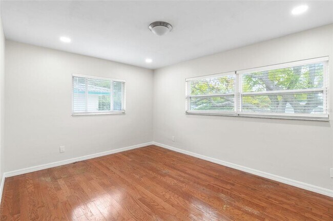 Building Photo - 1966 Sandra Dr