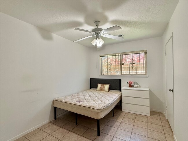 Building Photo - 8906 Leader St