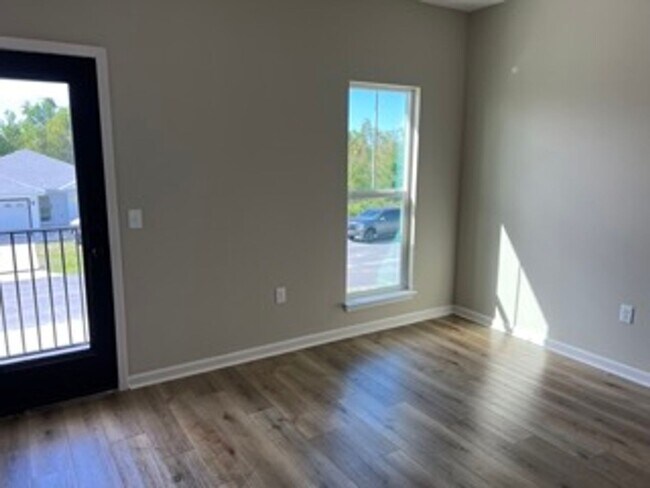 Building Photo - Single-Family House for Rent