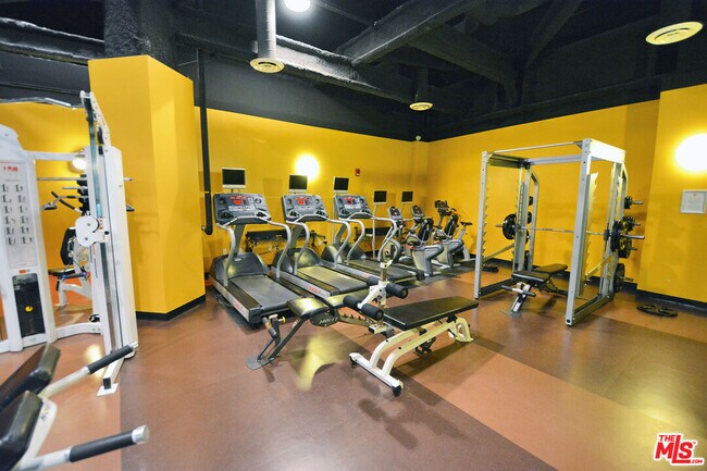 Building Photo - 1100 Wilshire Blvd