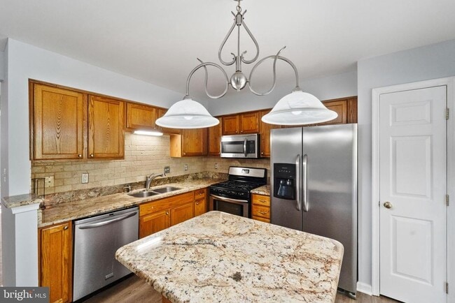 Building Photo - 15743 Viewpoint Cir