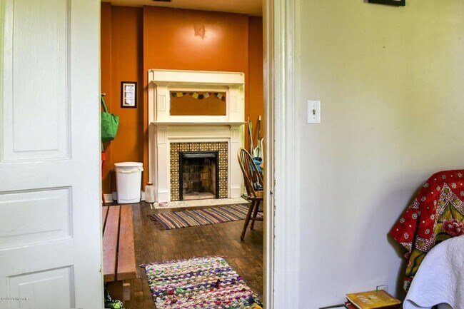Building Photo - 1454