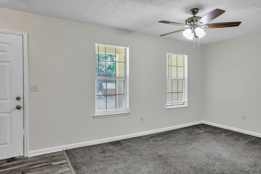 Building Photo - 5795 Sheldon Ct