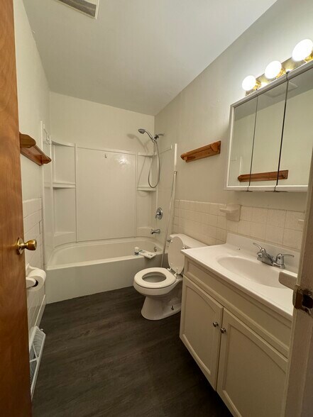Building Photo - 3013 Blakeley Ave