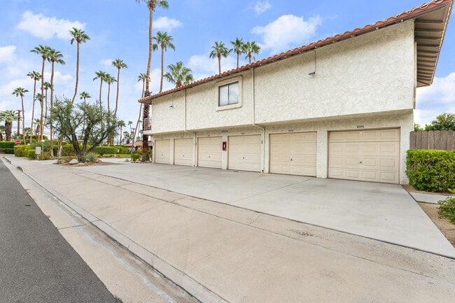 Building Photo - 2074 N Mira Vista Way