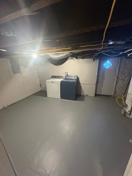 Building Photo - 3715 Oakmont Ave