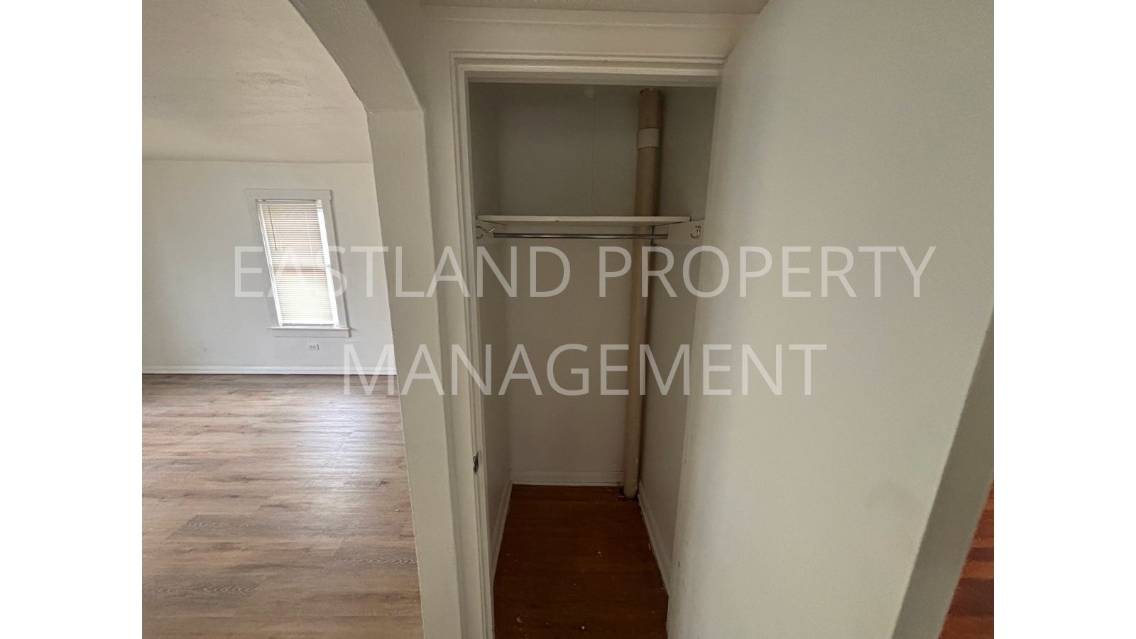 Building Photo - 823 Custer Dr