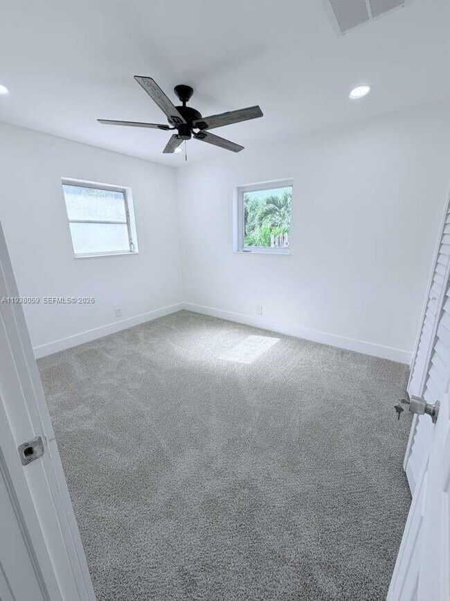 Building Photo - 134 SW 14th Ave