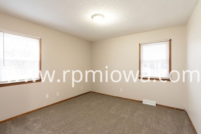 Building Photo - 3424 SW 42nd St
