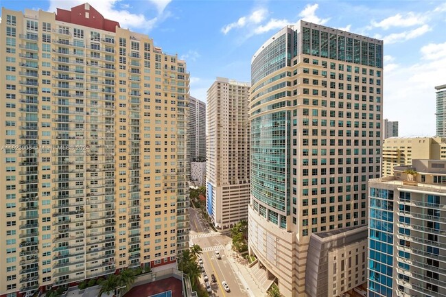 Building Photo - 1111 Brickell Bay Dr