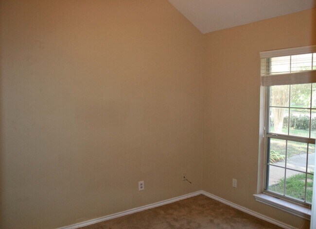 Building Photo - Nice 3 Bdrm 2 Bath Home in Denton Tx