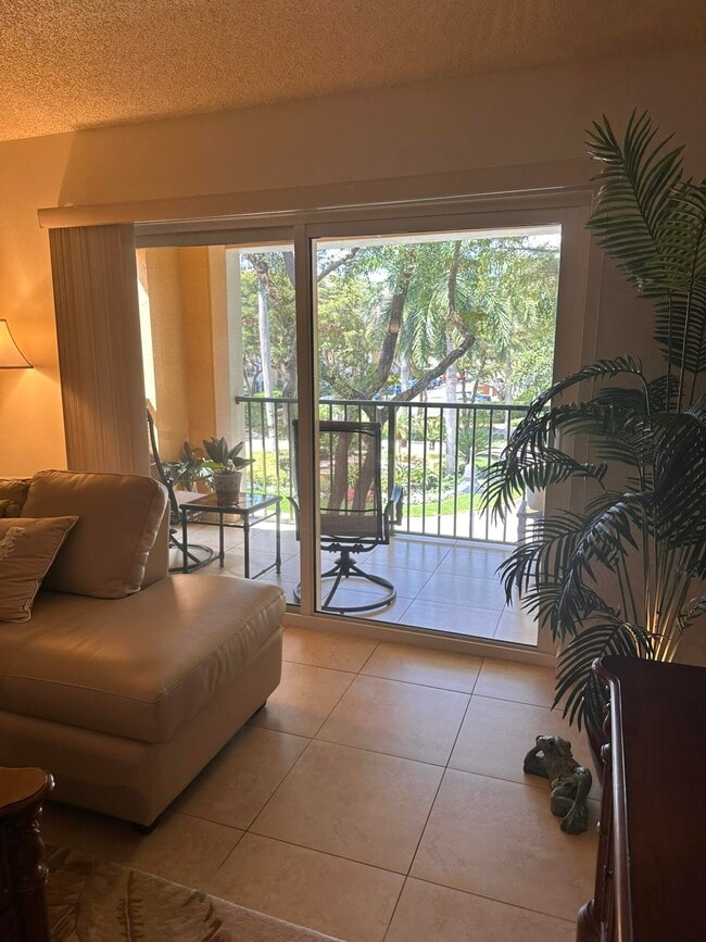 Building Photo - 180 Yacht Club Way