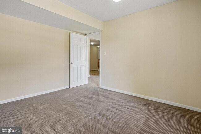 Building Photo - 14677 Cloverdale Rd