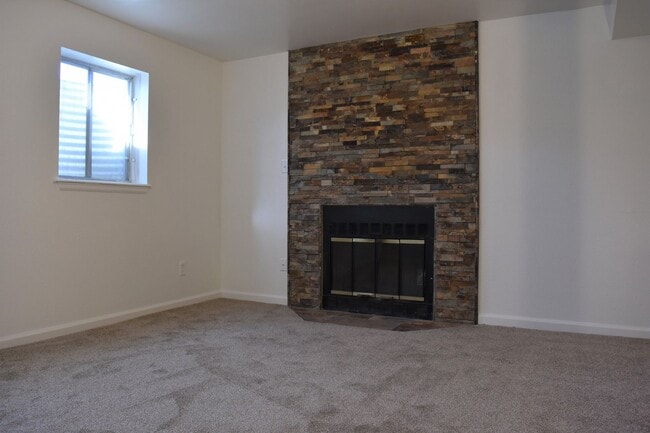Building Photo - 2412 Sunset Dr