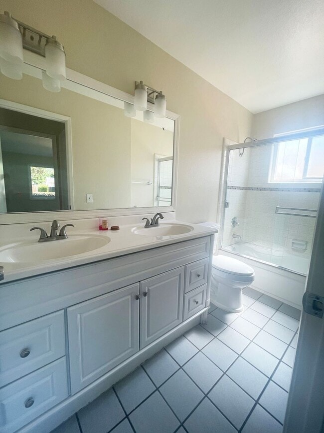 Building Photo - Charming 3/2 Gilroy