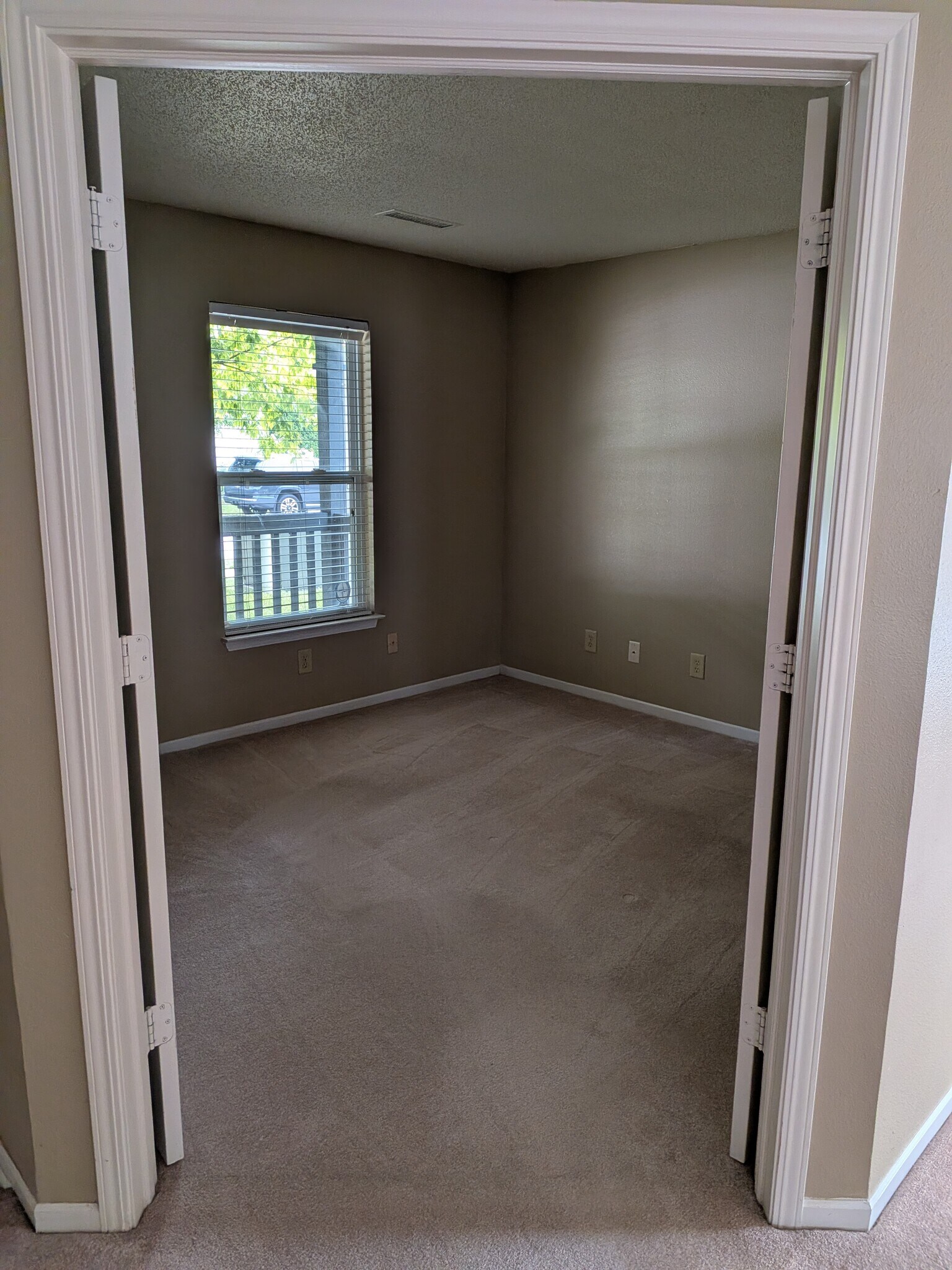 Building Photo - 10418 Memorial Knoll Dr