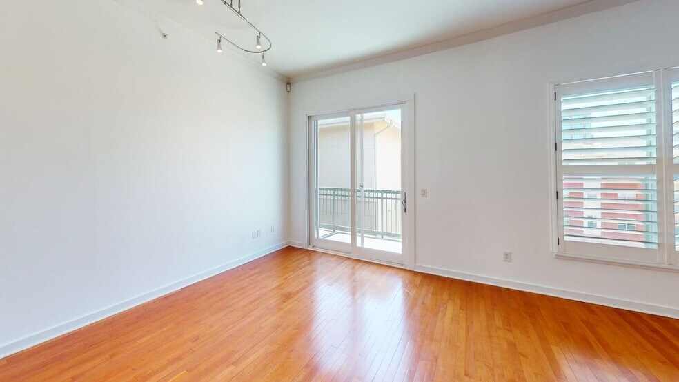 Building Photo - 2950 McKinney Ave