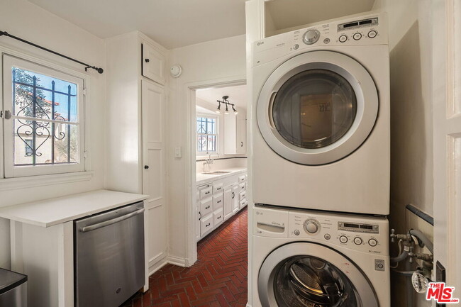 Building Photo - 1201 S Crescent Heights Blvd