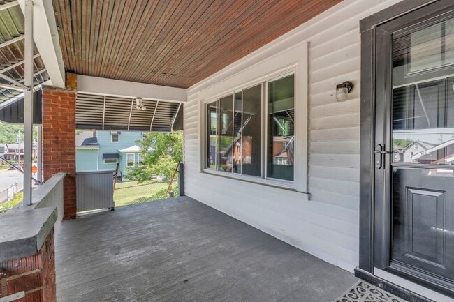 Building Photo - 2 Bed 1 Bath in Rochester, PA