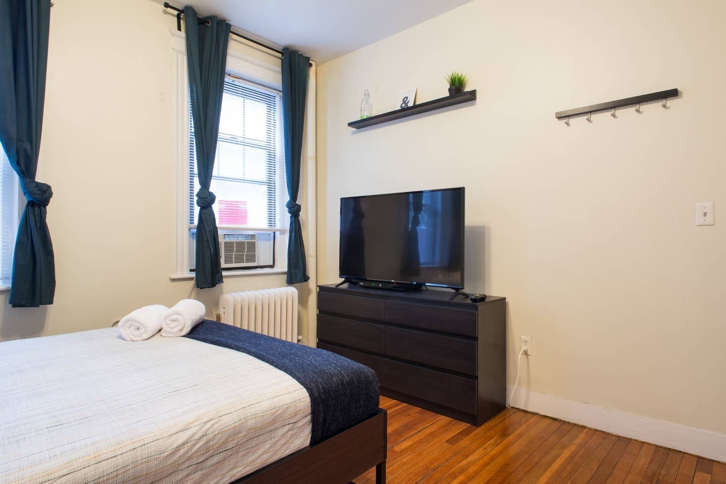 Building Photo - 70 Queensberry St