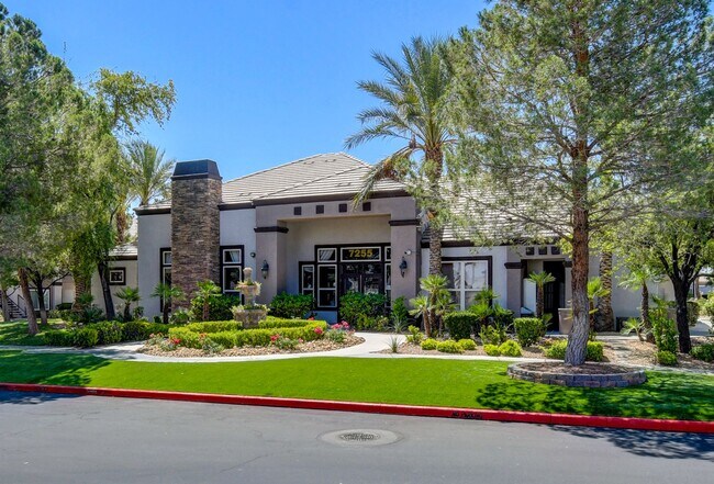 Building Photo - Beautiful Must See Condo!