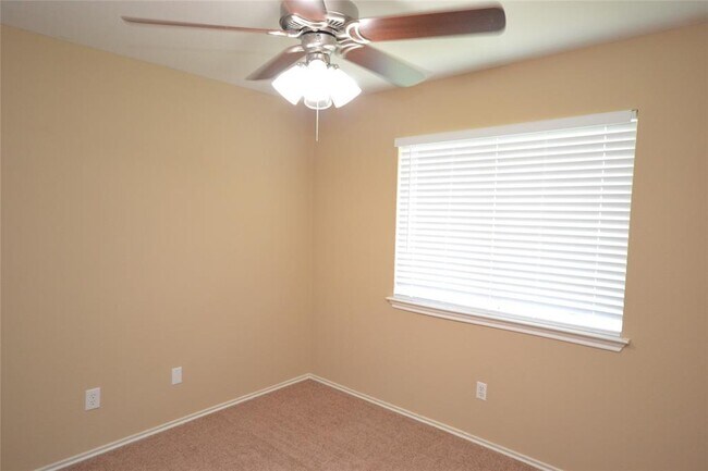 Building Photo - 302 Washington Square Dr