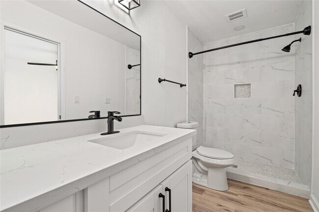 Building Photo - 6009 Glen Meadow Dr