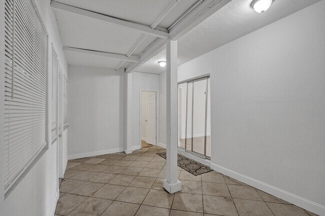 Building Photo - 651 SW 15th St