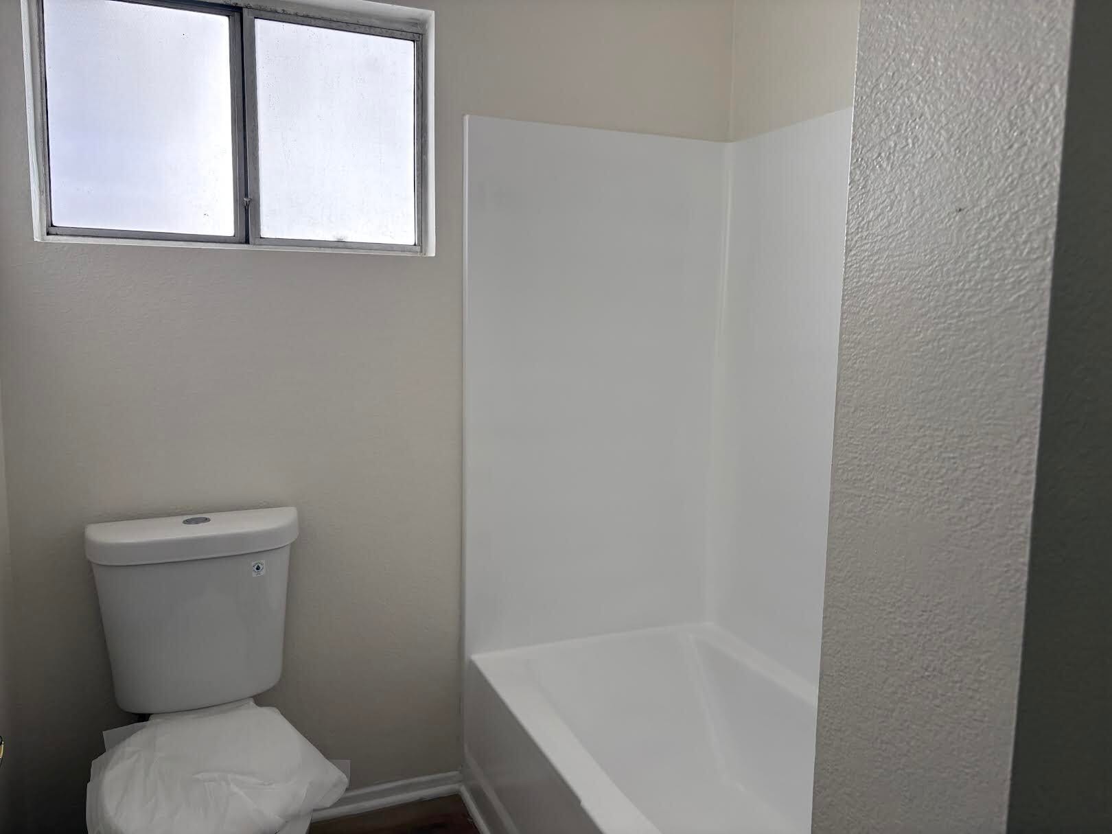 Building Photo - 550 E Providencia Ave