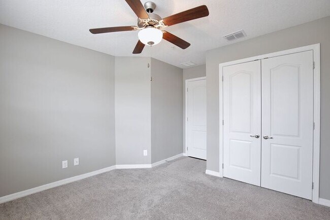 Building Photo - Gorgeous 3/2.5 Modern Townhome with 1 Car ...