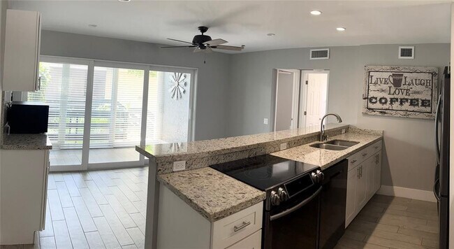 Building Photo - 5328 NE 6th Ave