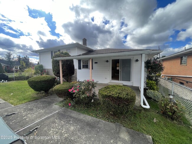 Building Photo - 708 Woodmere Ave