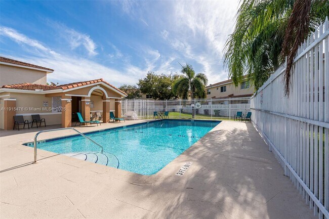 Building Photo - 6263 SW 139th Ave